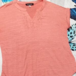 Cable & Gauge Coral Short Sleeve Top
